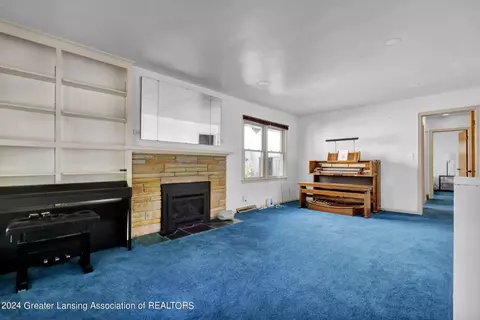 Living - 2005 Alpha St, Lansing, MI 48910 photo 2 of 2