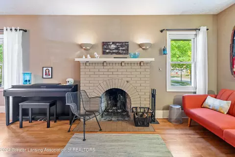 Living - 1328 Eureka St, Lansing, MI 48912 photo 1 of 1
