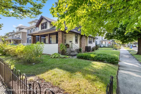1328 Eureka St, Lansing, MI 48912