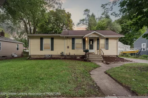 3221 Tenny St, Lansing, MI 48910