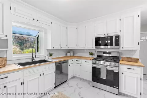 Kitchen - 2328 E Libbie Dr, Lansing, MI 48917 photo 2 of 3
