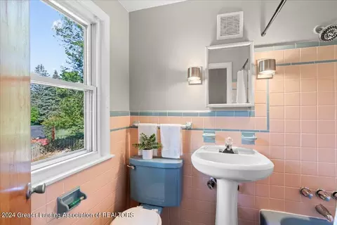 Bath - 2328 E Libbie Dr, Lansing, MI 48917 photo 2 of 2
