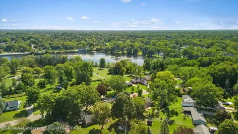 View/Area - 2328 E Libbie Dr, Lansing, MI 48917 photo 4 of 6