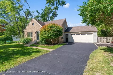 2328 E Libbie Dr, Lansing, MI 48917
