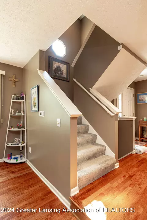 Entry Way - 5696 Shaw St #12, Haslett, MI 48840 photo 3 of 4