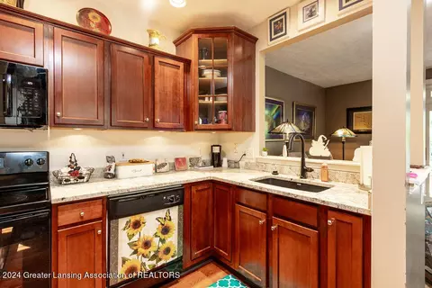 Kitchen - 5696 Shaw St #12, Haslett, MI 48840 photo 2 of 3