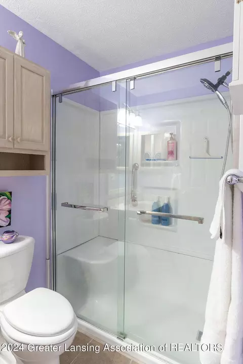 Bath - 5696 Shaw St #12, Haslett, MI 48840 photo 4 of 5