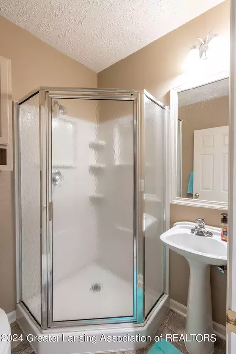 Bath - 5696 Shaw St #12, Haslett, MI 48840 photo 5 of 5