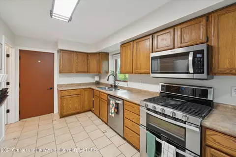 1325 W Geneva Dr, Dewitt, MI 48820 photo 16