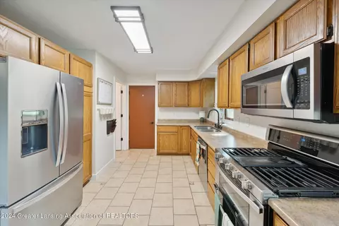 1325 W Geneva Dr, Dewitt, MI 48820 photo 17