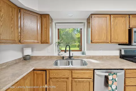 1325 W Geneva Dr, Dewitt, MI 48820 photo 14
