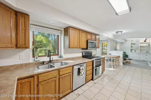1325 W Geneva Dr, Dewitt, MI 48820 photo 15