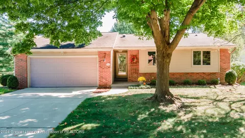 3938 Jonquil Ln, Okemos, MI 48864