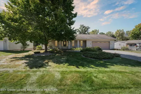 11409 Stoney Brook Dr, Grand Ledge, MI 48837