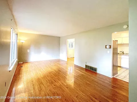 Undisclosed, Lansing, MI 48910 photo 2