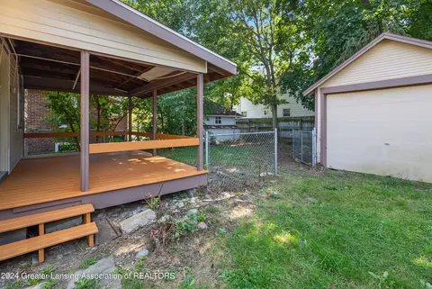 Exterior - 905 Smith Ave, Lansing, MI 48910 photo 4 of 5