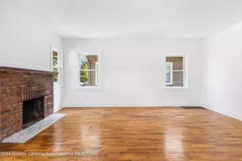 Living - 905 Smith Ave, Lansing, MI 48910 photo 3 of 3