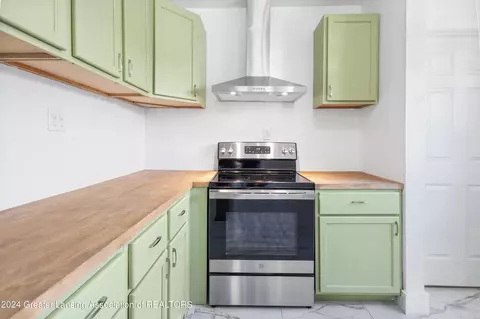 Kitchen - 905 Smith Ave, Lansing, MI 48910 photo 1 of 2
