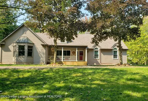 980 Brandon Cir, Eaton Rapids, MI 48827