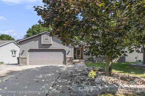 14833 Shamrock Trl, Lansing, MI 48906