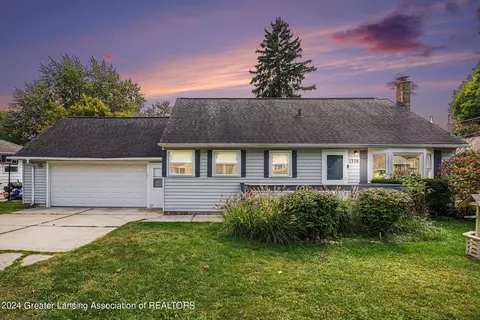 1378 Valleyview Rd, Lansing, MI 48906
