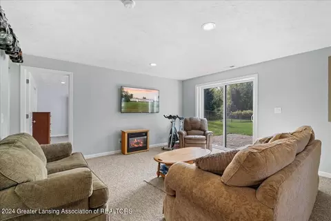203 W Herbison Rd, Dewitt, MI 48820 photo 17