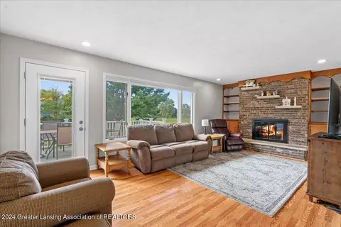 203 W Herbison Rd, Dewitt, MI 48820 photo 4