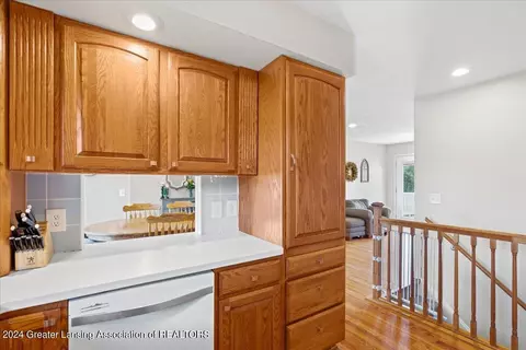 203 W Herbison Rd, Dewitt, MI 48820 photo 10