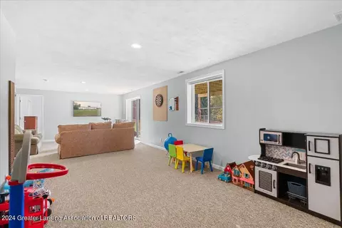 203 W Herbison Rd, Dewitt, MI 48820 photo 18