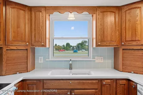 203 W Herbison Rd, Dewitt, MI 48820 photo 11