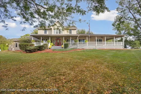 211 Mcarthur River Dr, Eaton Rapids, MI 48827