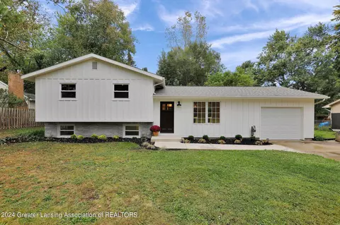 624 Quinlan Dr, Williamston, MI 48895