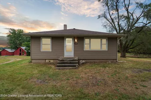3907 S Grove Rd, Saint Johns, MI 48879