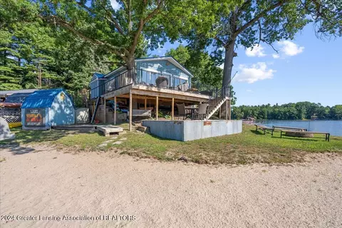 9527 Terry St, Lake, MI 48632