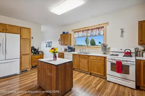 5019 Marshall Rd, Olivet, MI 49076 photo 13