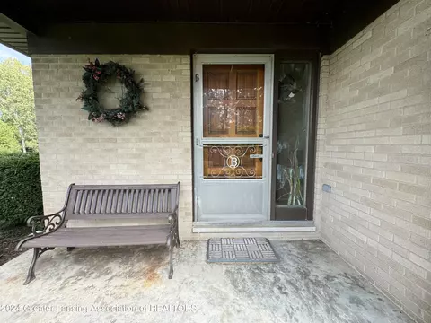 Exterior - 4608 N Michigan Rd, Dimondale, MI 48821 photo 5 of 17