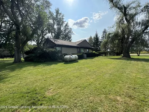 Exterior - 4608 N Michigan Rd, Dimondale, MI 48821 photo 10 of 17
