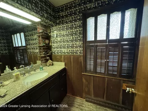 Bath - 4608 N Michigan Rd, Dimondale, MI 48821 photo 1 of 2