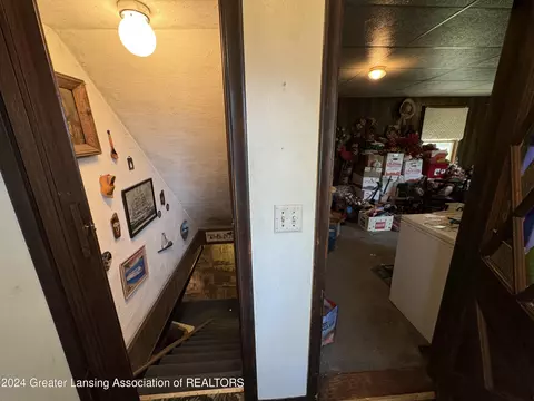 Entry Way - 4608 N Michigan Rd, Dimondale, MI 48821 photo 3 of 5