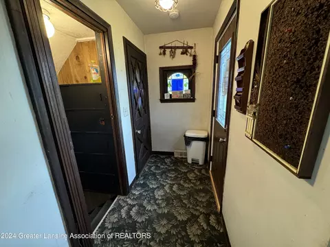 Entry Way - 4608 N Michigan Rd, Dimondale, MI 48821 photo 2 of 5