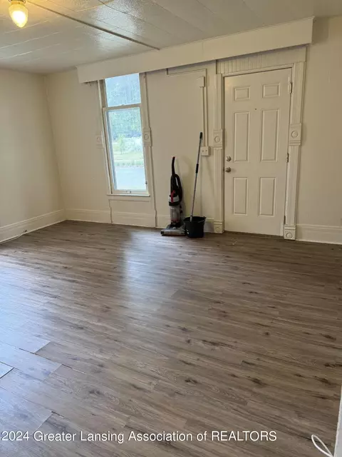 Living - 613 1st St, Jackson, MI 49203 photo 1 of 3