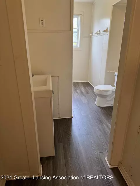 Bath - 613 1st St, Jackson, MI 49203 photo 1 of 4