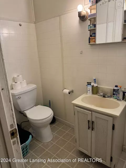 Bath - 613 1st St, Jackson, MI 49203 photo 4 of 4