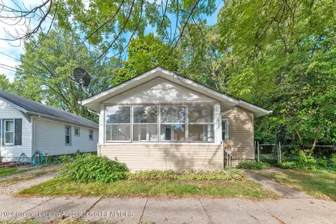 613 N Foster Ave, Lansing, MI 48912