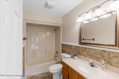 Bath - 1246 Keusch Dr, Dewitt, MI 48820 photo 3 of 3