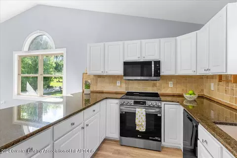 Kitchen - 1246 Keusch Dr, Dewitt, MI 48820 photo 5 of 5