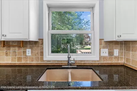 Kitchen - 1246 Keusch Dr, Dewitt, MI 48820 photo 4 of 5