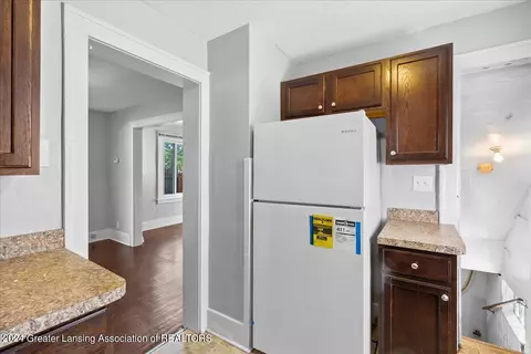 Entry Way - 826 Riverview Ave, Lansing, MI 48915 photo 5 of 6