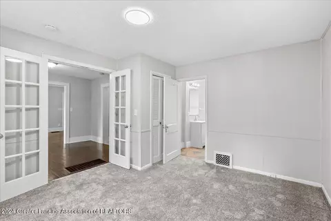Entry Way - 826 Riverview Ave, Lansing, MI 48915 photo 2 of 6