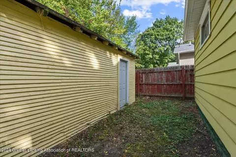 Exterior - 826 Riverview Ave, Lansing, MI 48915 photo 3 of 3